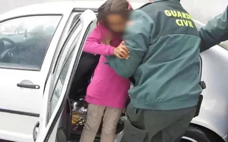 « La petite fille de la valise » ira à l'école en Espagne