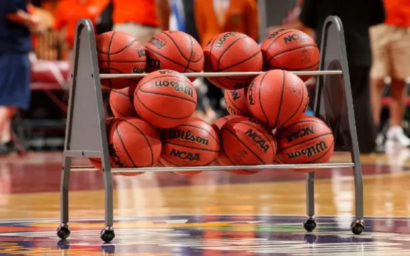 Après les bananes, le basket pour combattre le racisme