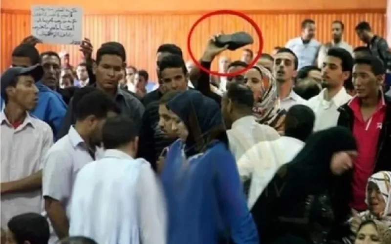 Un chômeur jette sa chaussure sur la ministre Bassima Hakkaoui