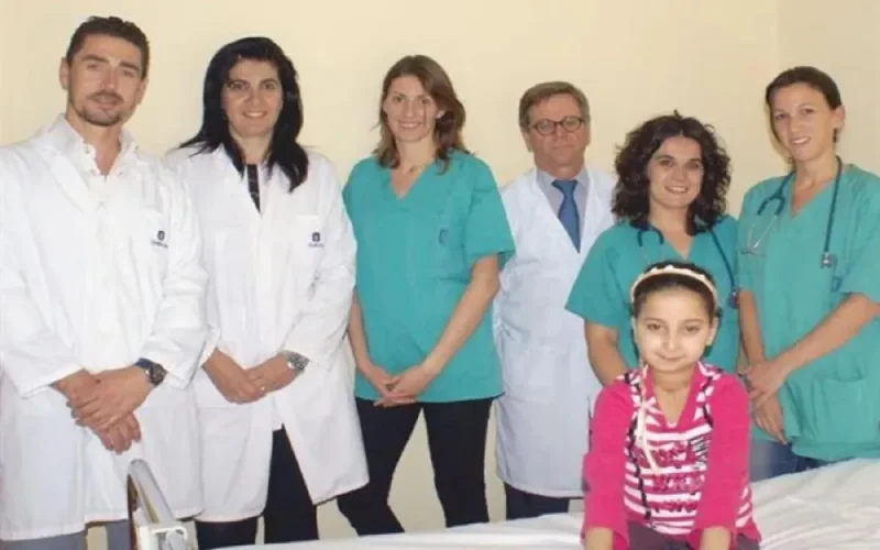 Espagne : Une Marocaine de dix ans qui ne pouvait bouger sa bouche retrouve le sourire