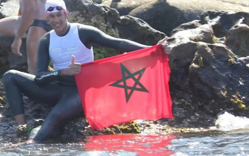 Le Marocain Hassan Baraka traverse le Bosphore à la nage