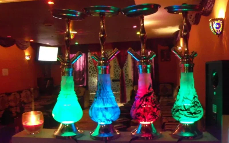 La police fait la chasse au narguilé à Casablanca