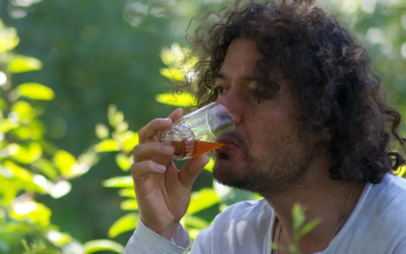 Aziz Sahmaoui, artiste marocain, souhaite obtenir la nationalité algérienne