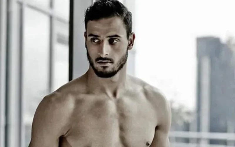 Nacer Chadli nu pour la bonne cause