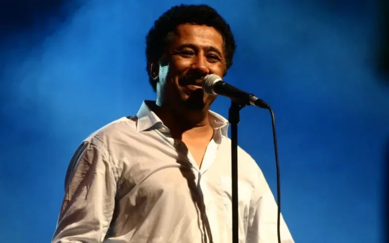 Cheb Khaled critiqué pour avoir chanté lors du mariage de Moulay Rachid