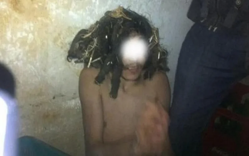 Un homme enferme son fils dans une étable pendant 10 ans 