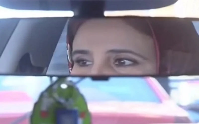 Vidéo : Mounia, première chauffeuse de taxi à Oujda