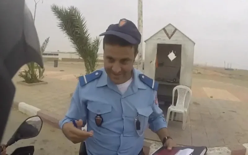 Les policiers qui ont racketté un touriste à TanTan en prison