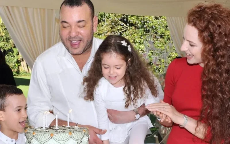 Mohammed VI rentre de France pour assister à l'anniversaire de Lalla Khadija
