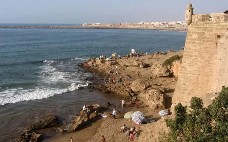 Deux nudistes arrêtés sur une plage à Rabat