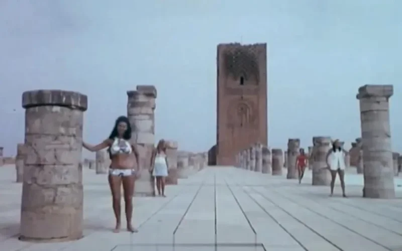 Vidéo : un défilé en bikini sur l'esplanade de la mosquée Hassan, à Rabat
