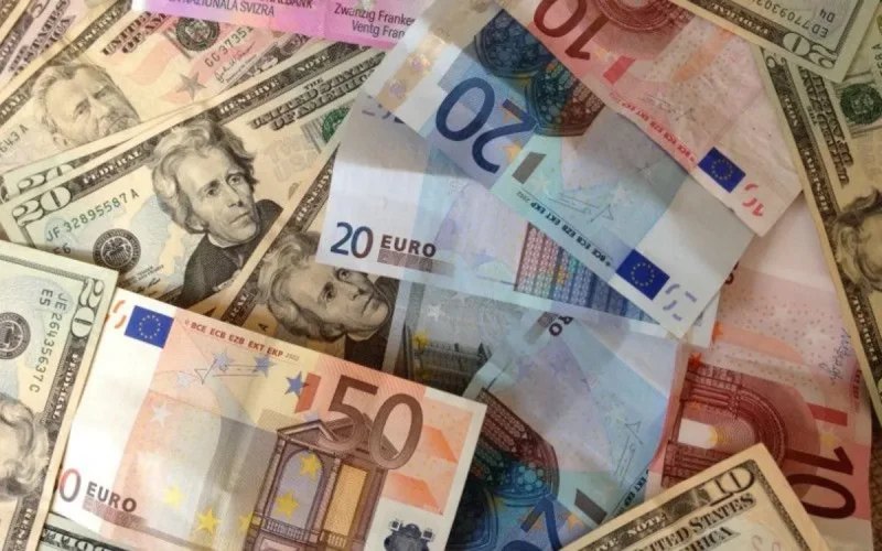 Dirham : moins d'euros et plus de dollars
