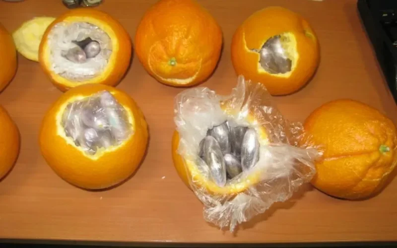 Du haschich dans des oranges