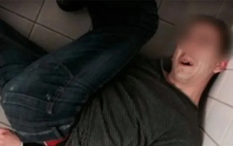 Un policier allemand oblige un Marocain à manger du porc