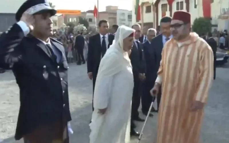 Le Roi Mohammed VI en béquille (vidéo)