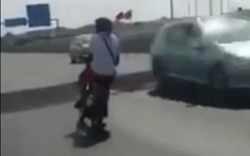 Bêtise humaine : ils se filment en roulant à contresens sur l'autoroute