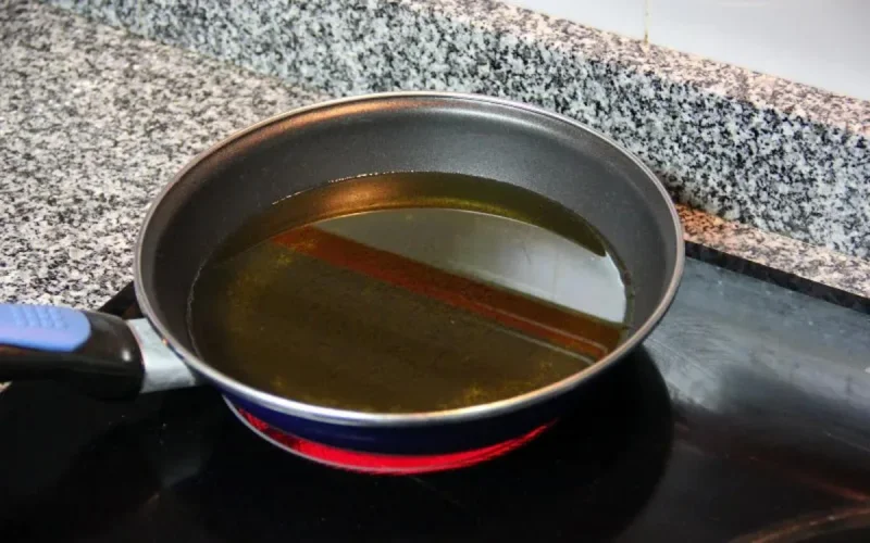 France : un Marocain brûle sa fille avec une poêle bouillante 