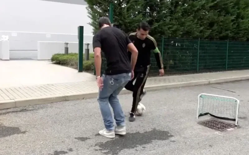 Duel entre Soufiane Touzani et Sami Khedira, qui va gagner ? 