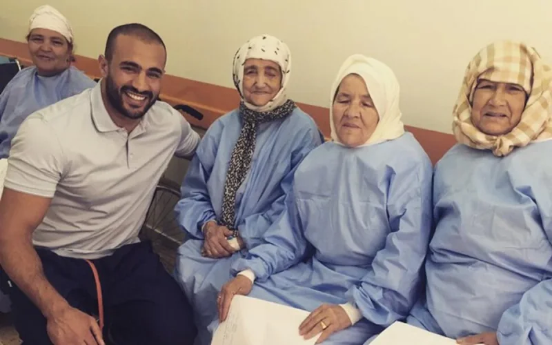 Badr Hari paie une vingtaine d'opérations chirurgicales à des familles pauvres