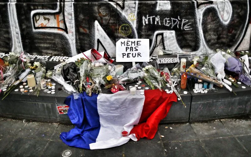 Un rassemblement à Rabat en solidarité avec la France suite aux attaques terroristes