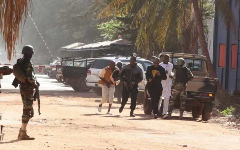 Prise d'otages à Bamako : un Marocain libéré, un autre à l'intérieur de l'hôtel