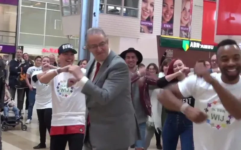 Le maire marocain de Rotterdam participe à un flashmob contre la radicalisation (vidéo)