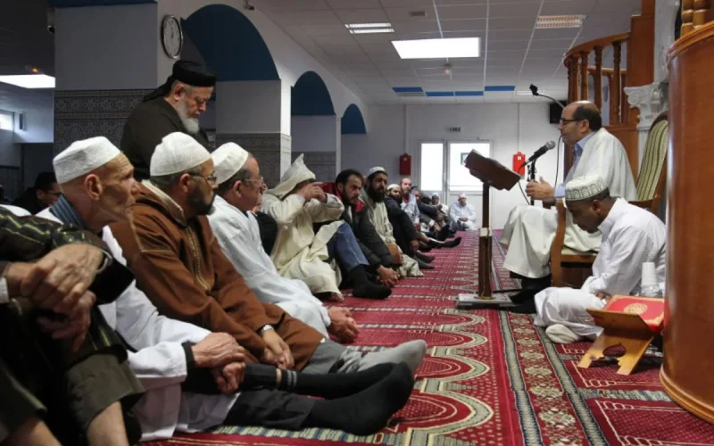 France : vers l'interdiction des prêches en arabe dans les mosquées ?