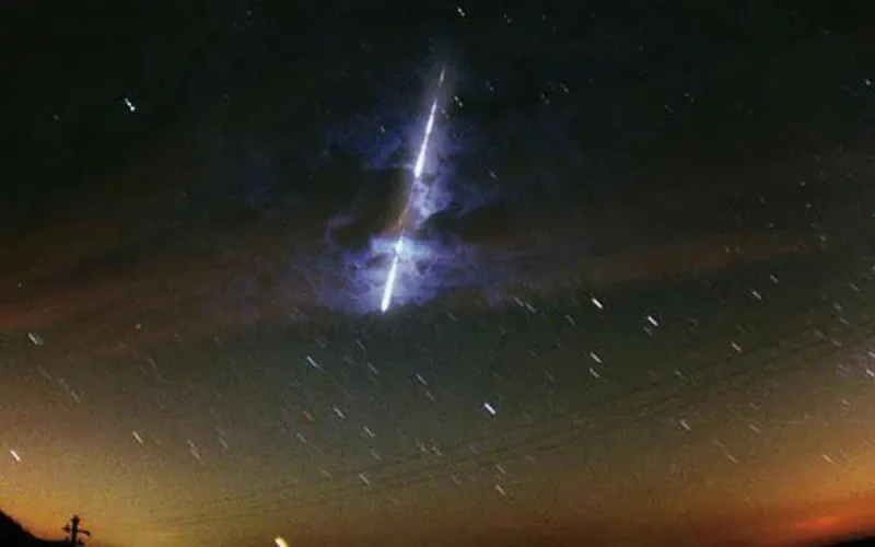 Images impressionnantes d'une météorite tombée entre le Maroc et l'Espagne (vidéo)