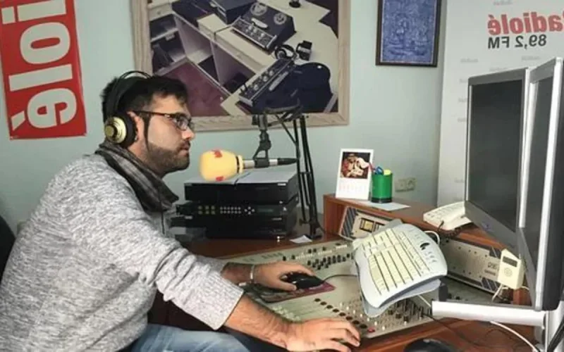 Un Marocain trouve un portefeuille et passe à la radio pour retrouver son propriétaire