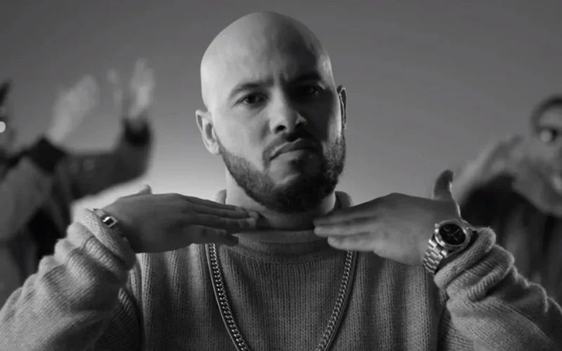 Vidéo : Fnaire présente son nouveau clip 'Chayeb'