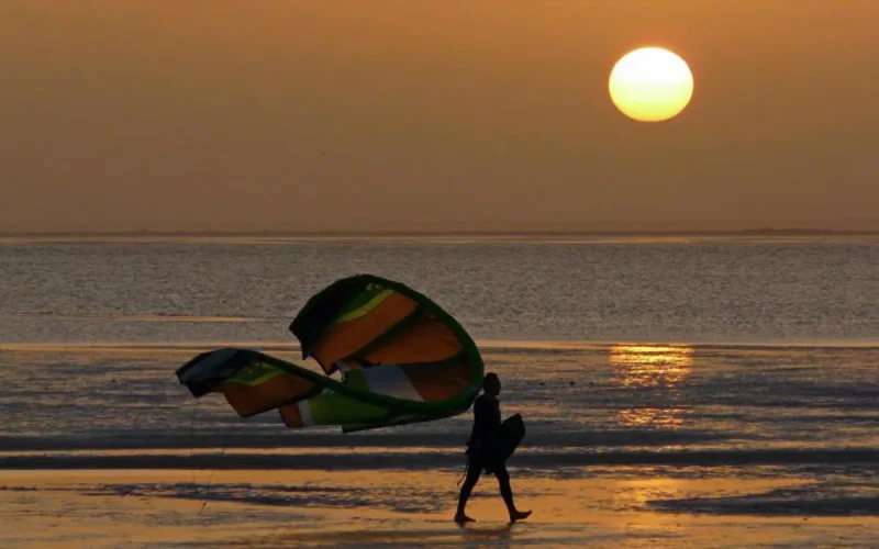 Dakhla, paradis des surfeurs (vidéo)