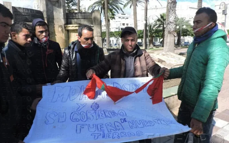 Melilla : huit Marocains brûlent le drapeau pour ne pas retourner au Maroc