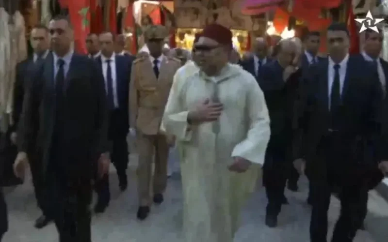 Un bain de foule géant de Mohammed VI à Fès (vidéo)
