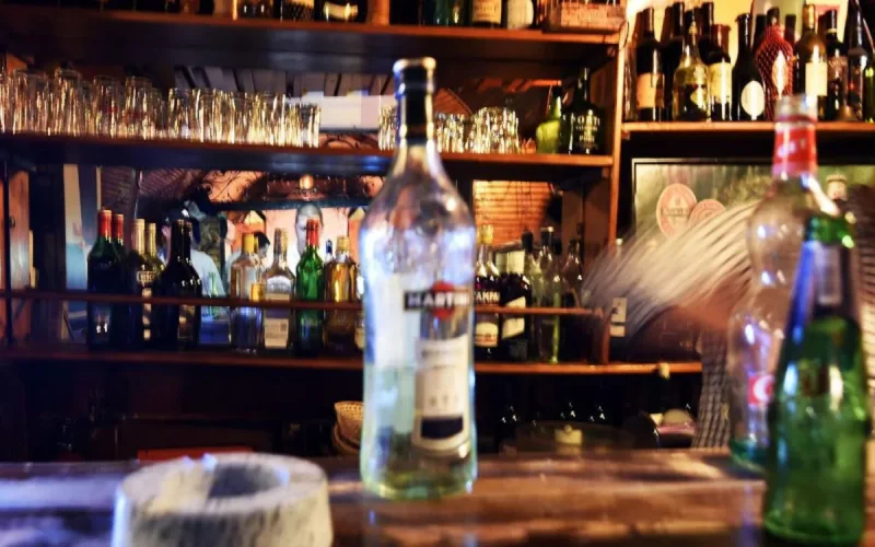 Il l'a giflée pour avoir servi de l'alcool pendant le ramadan, 8 mois de prison ferme