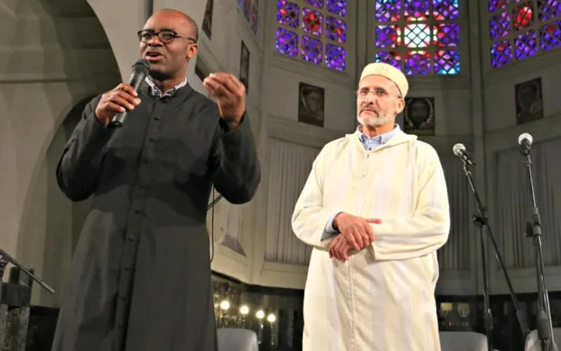 L'église de Molenbeek accueille un ftour géant entre Musulmans et catholiques (photos)