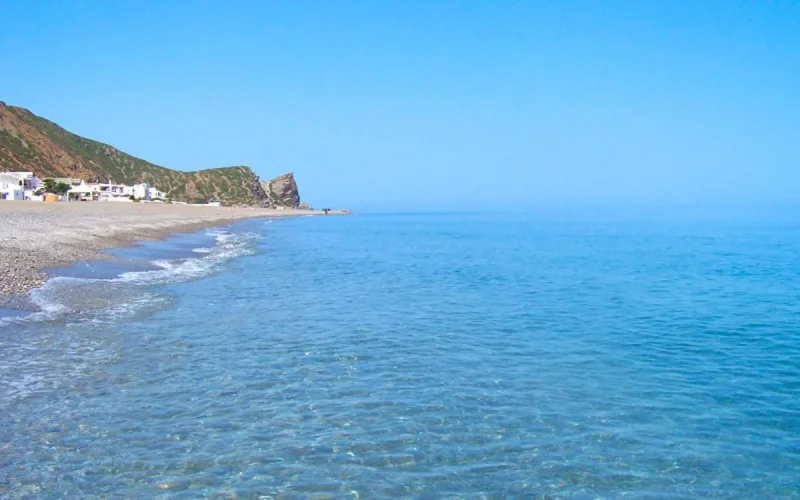 Une visite à la plage de Oued Laou ? (vidéo)