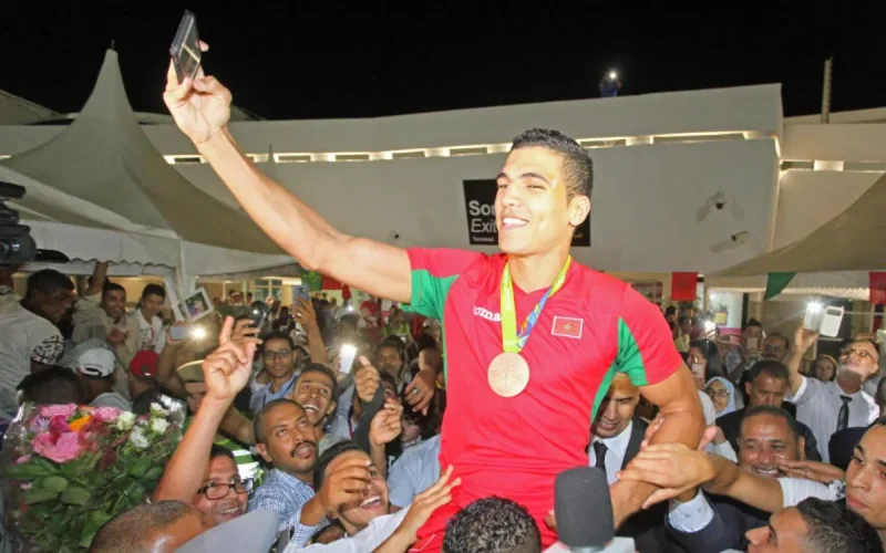 Le seul médaillé marocain des JO, Mohamed Rabii, reçu par le roi Mohammed VI