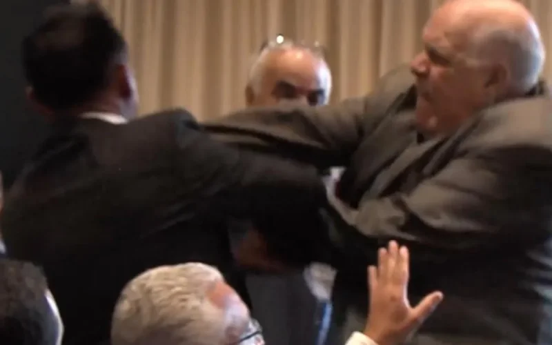 Un MRE violemment expulsé d'une conférence-débat d'Anis Birou à Bruxelles (vidéo)