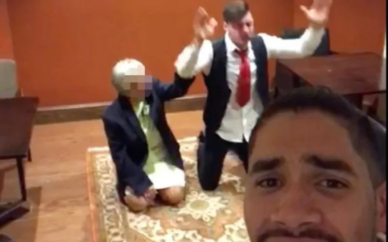 Un athlète anglais s'excuse après d'être moqué de la prière musulmane (vidéo)