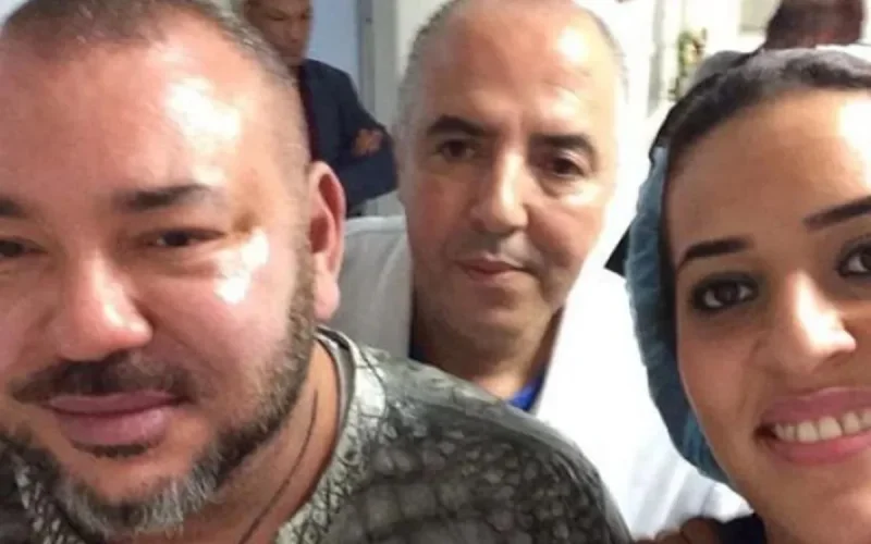 Mohammed VI rend visite une deuxième fois à son ancien Premier ministre à l'hôpital (Photos et vidéo)