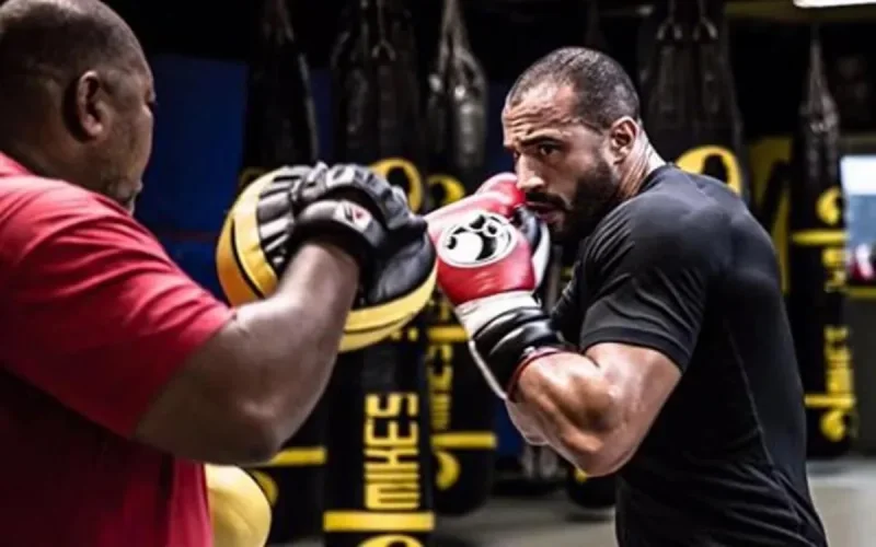 Badr Hari face à Rico Verhoeven à Oberhausen, en Allemagne