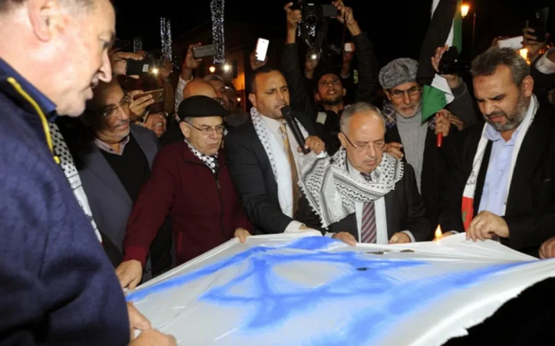 Manifestation à Rabat contre la présence du drapeau israélien à la COP22 à Marrakech
