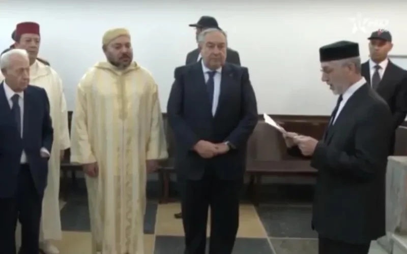 Le roi Mohammed VI visite une synagogue à Casablanca (vidéo)