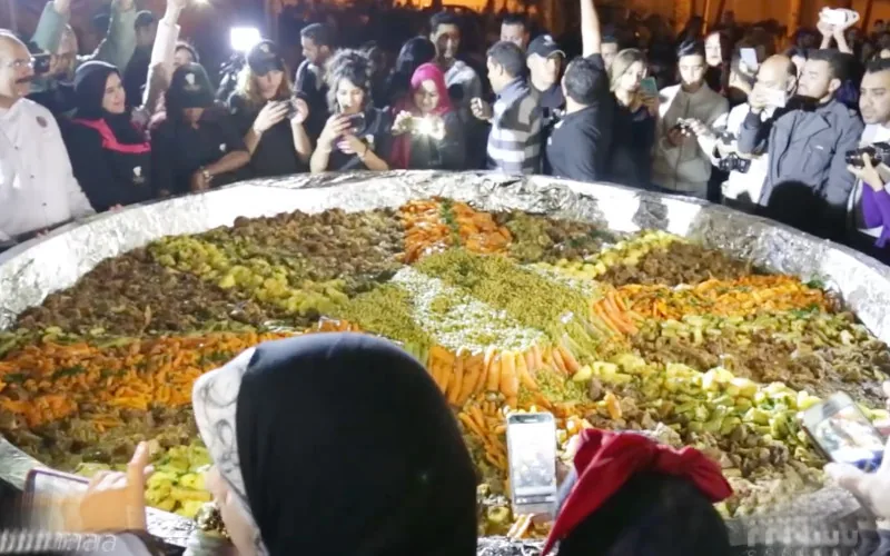 Tagine géant à Agadir (vidéo)