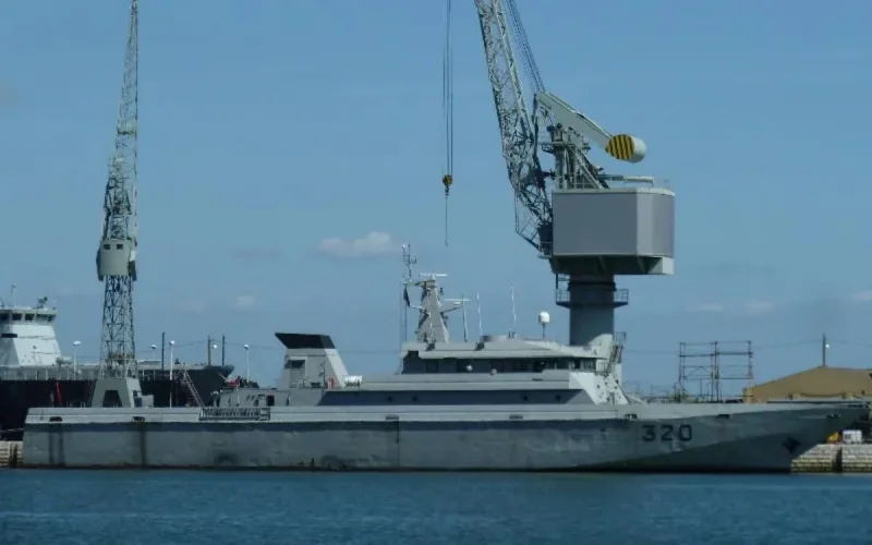 Le patrouilleur marocain « Rais Charkaoui » se refait une beauté au Portugal (photos)