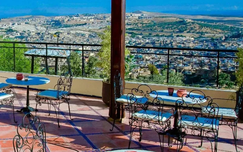 La ville de Fès fait la chasse aux faux guides touristiques