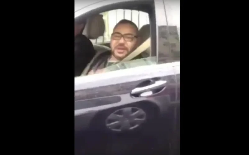 Le roi Mohammed VI se balade dans les rues de Paris (vidéo et photo)