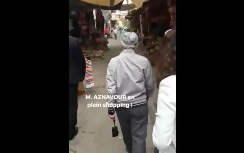  Charles Aznavour se promène dans la médina de Rabat (vidéo)
