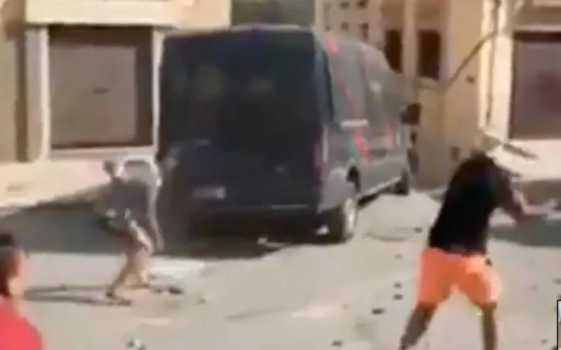 Trois policiers blessés grièvement à Al Hoceima (vidéo)