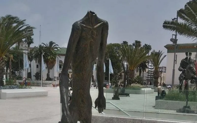 Une statue de la place Mohammed V à Casablanca "décapitée" (photos)